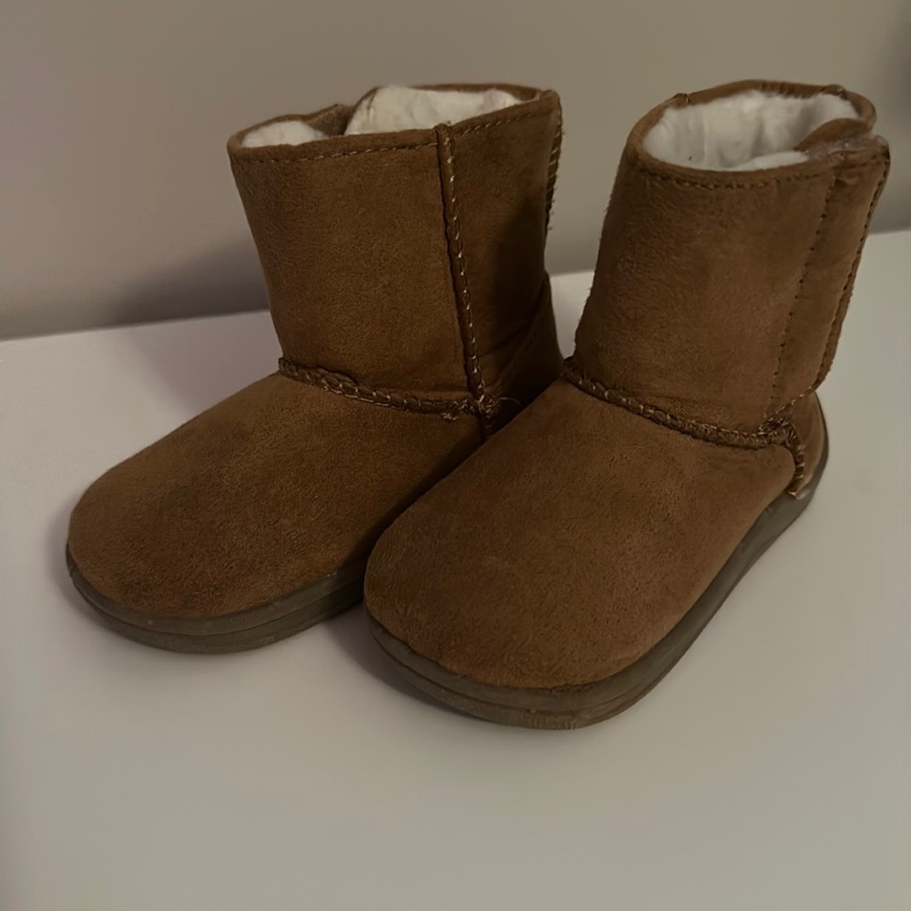Size 3 toddler fleece lined tan winter boots